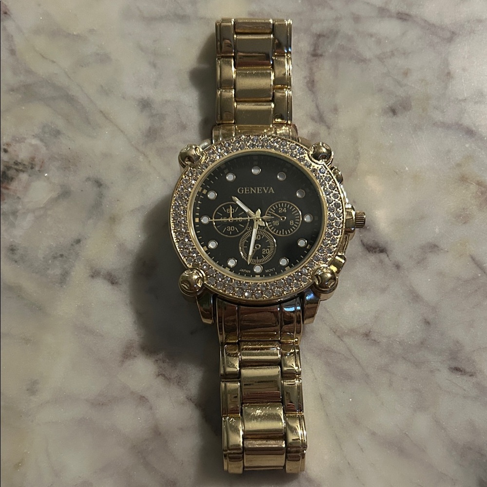 Geneva Gold men’s Watch with white and gold Dial